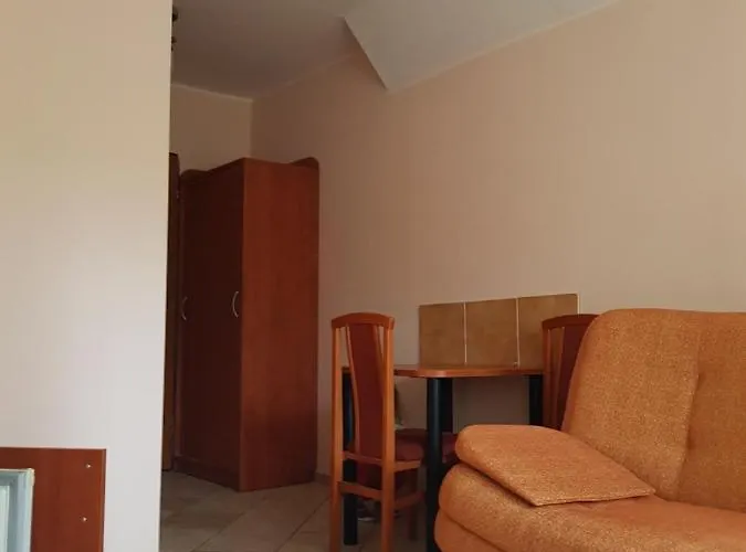 Zacisze Konopnickiej * 波别罗沃